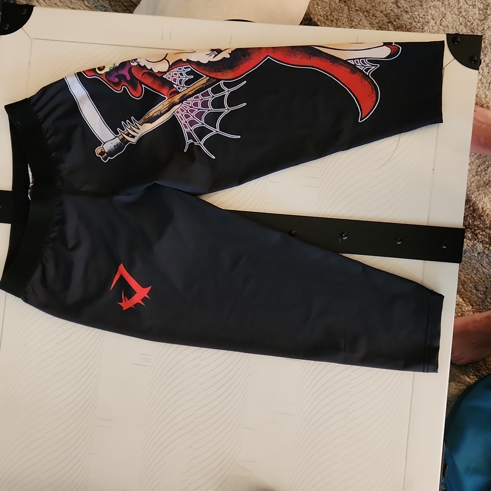 VIOLATE THE dresscode Sz S - Picture 2 of 3